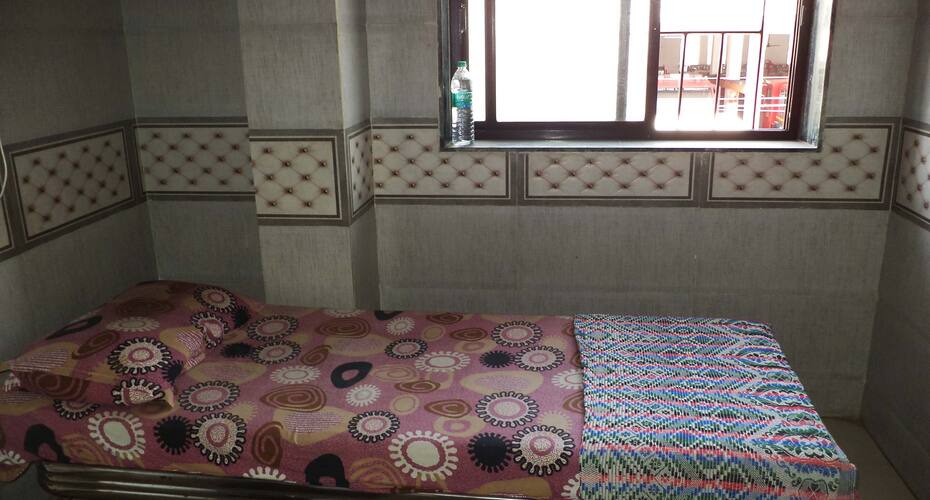 Shiv Guest House, Rajkot 4